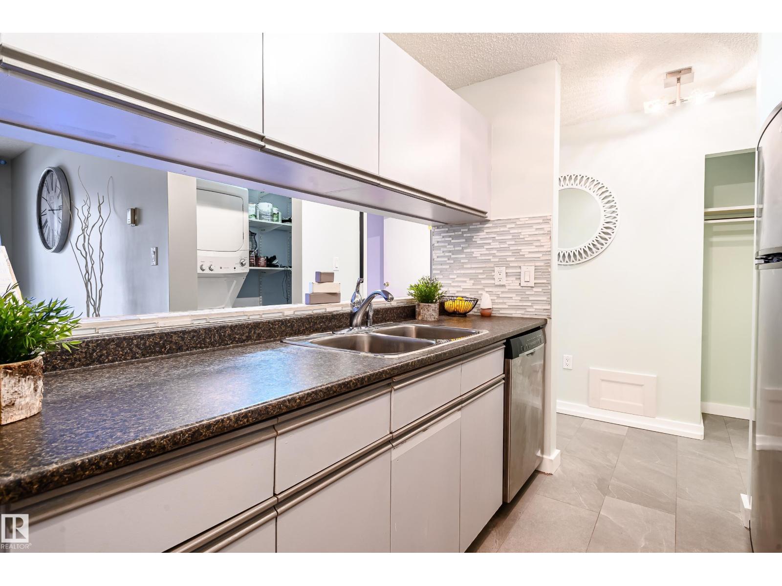 #237 10636 120 St NW, Edmonton, Alberta  T5H 4L5 - Photo 5 - E4482941