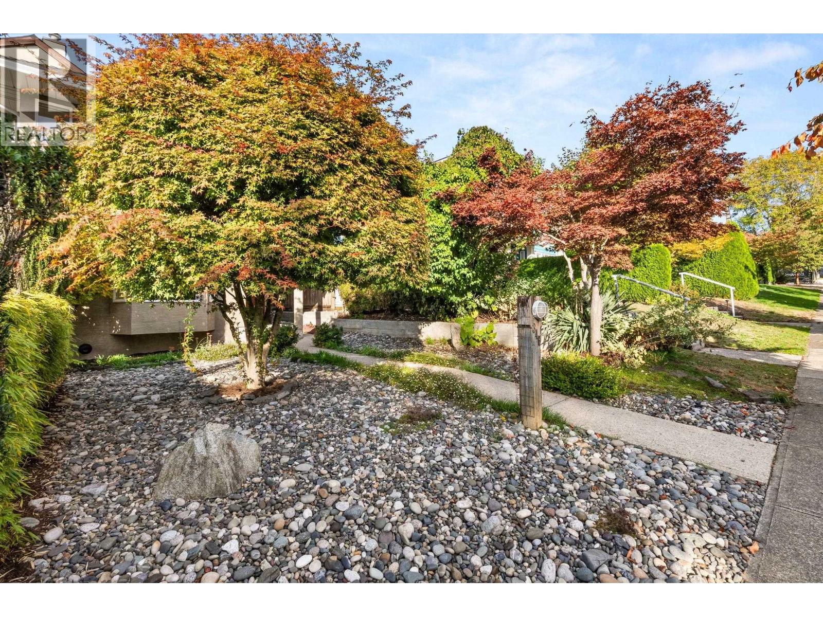 346 W 14th Street, North Vancouver, British Columbia  V7M 1P6 - Photo 4 - R3111600