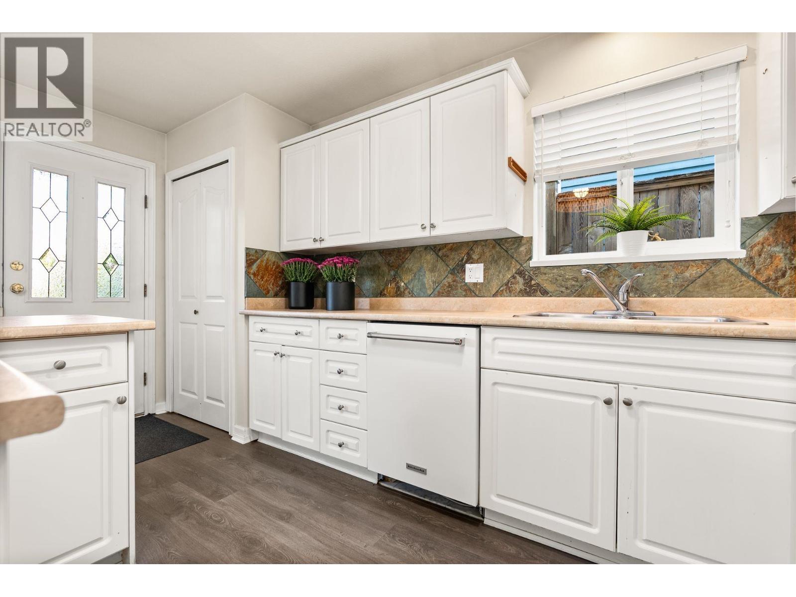 346 W 14th Street, North Vancouver, British Columbia  V7M 1P6 - Photo 13 - R3111600