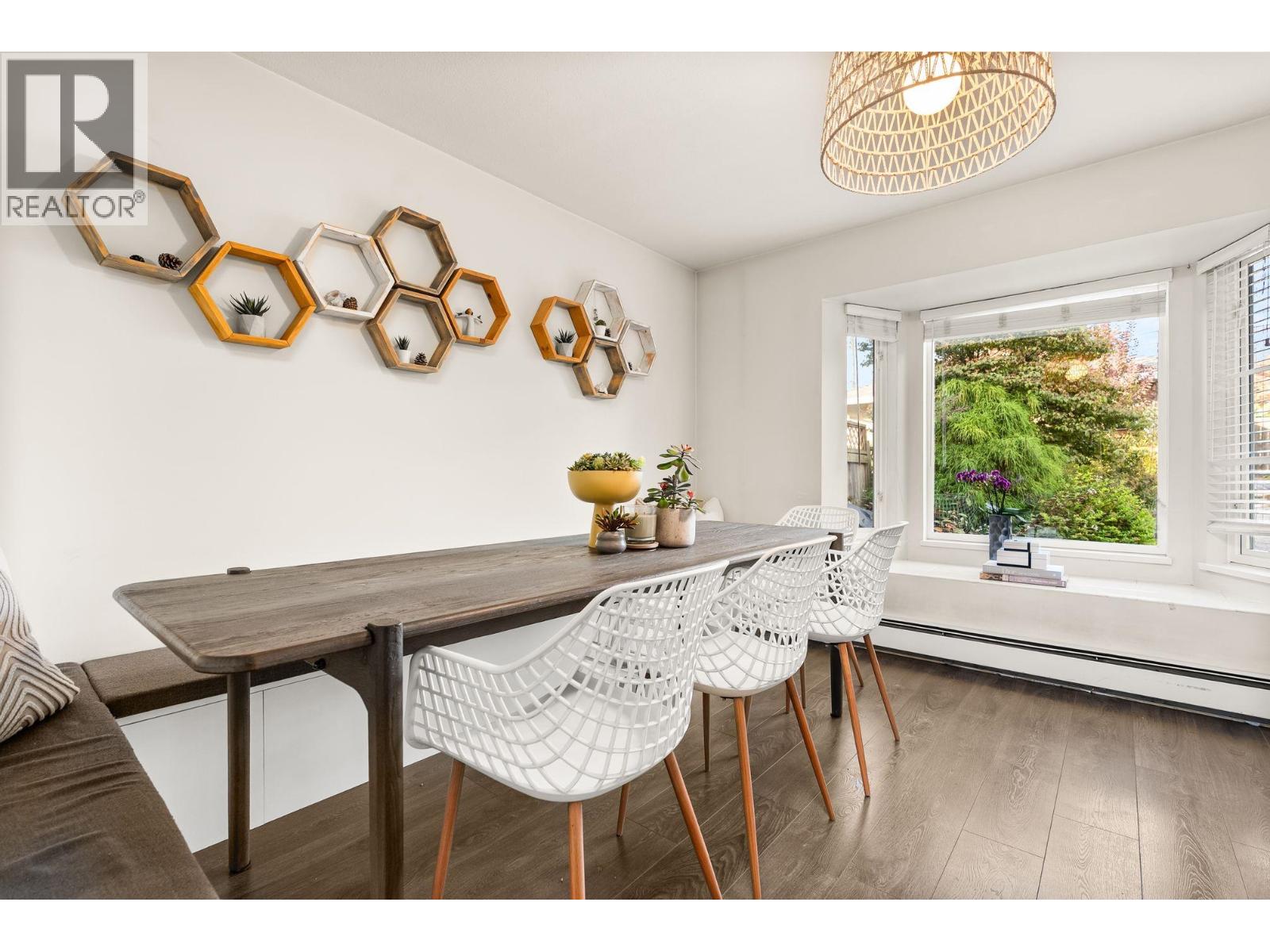 346 W 14th Street, North Vancouver, British Columbia  V7M 1P6 - Photo 10 - R3111600