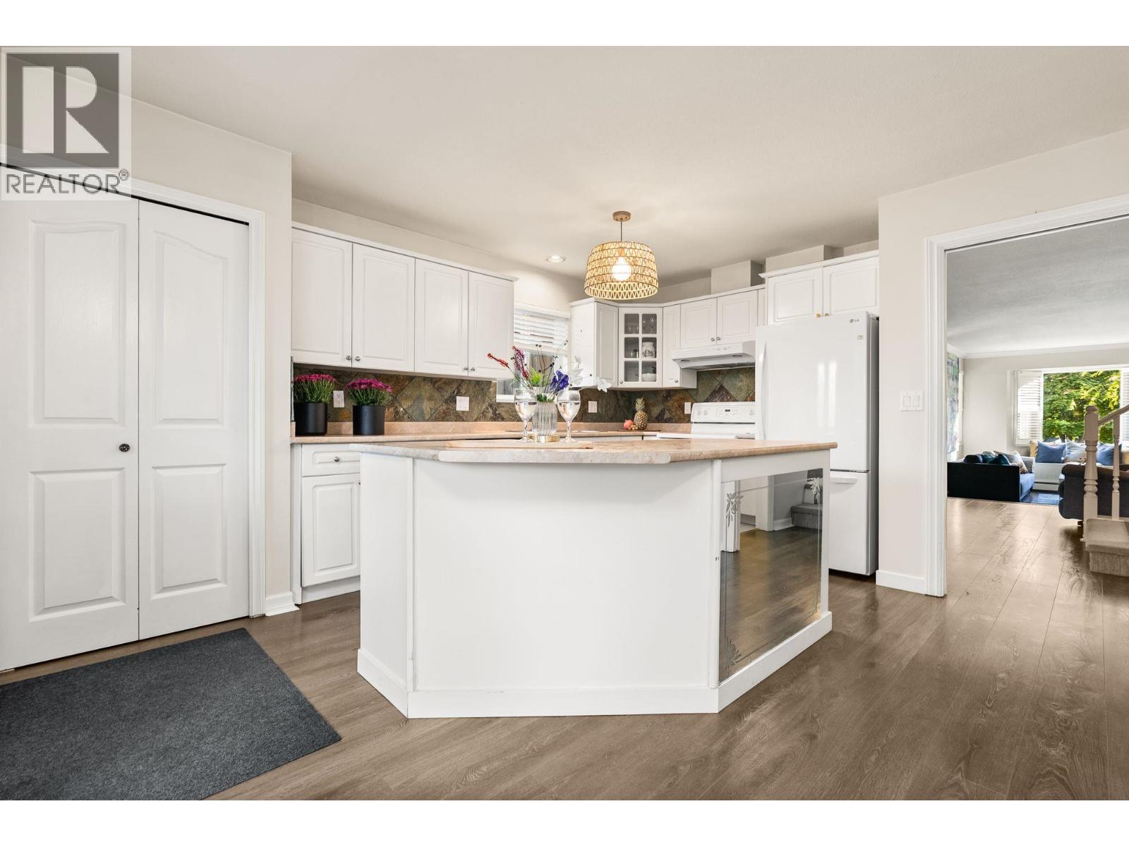 346 W 14th Street, North Vancouver, British Columbia  V7M 1P6 - Photo 12 - R3111600