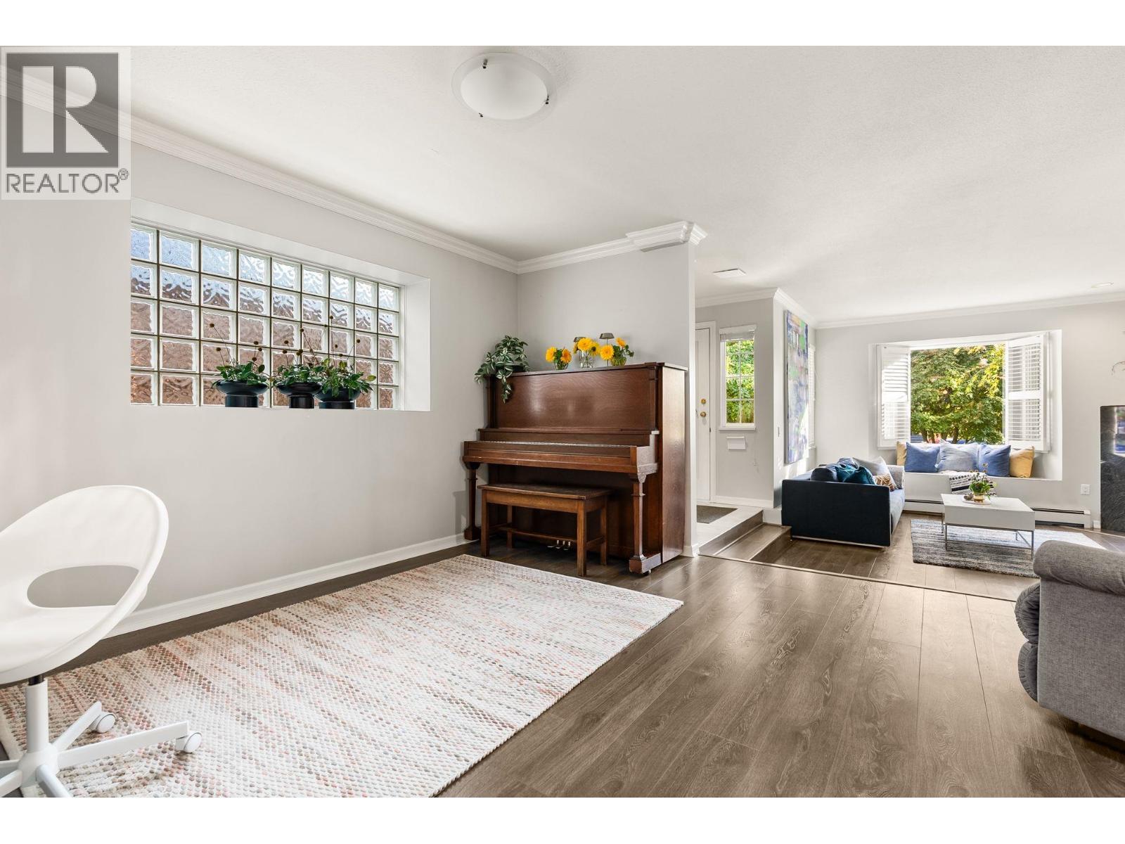 346 W 14th Street, North Vancouver, British Columbia  V7M 1P6 - Photo 9 - R3111600