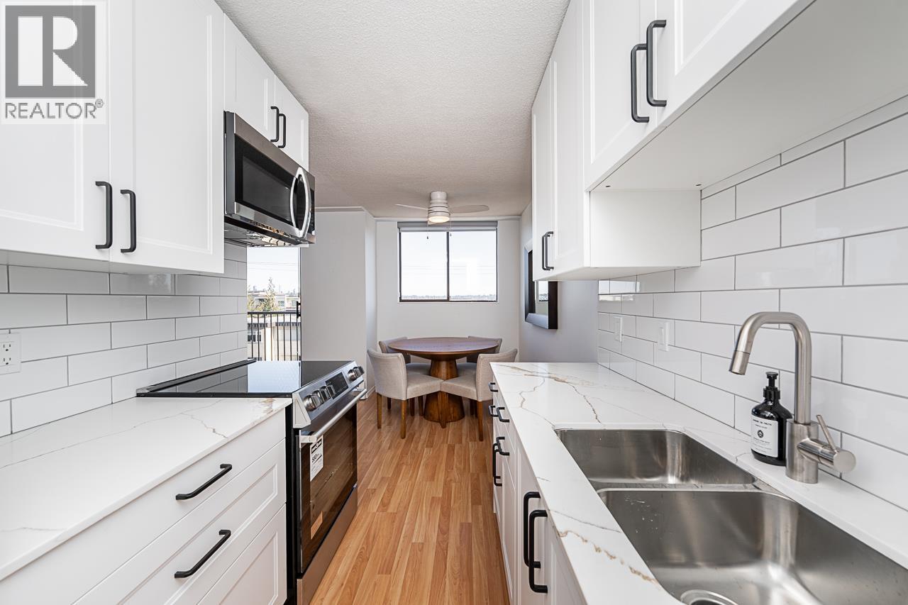 307 320 ROYAL AVENUE, New Westminster, British Columbia