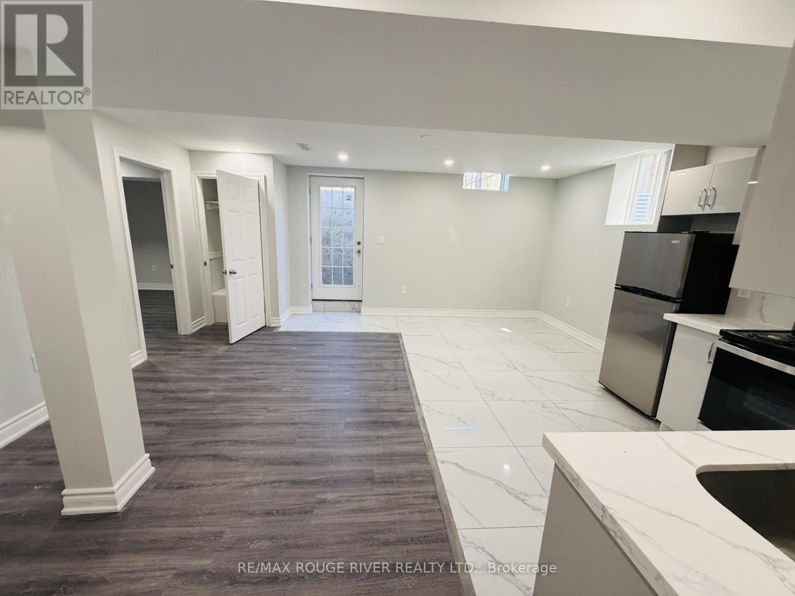 10 Bons Avenue, Clarington, Ontario  L1C 0B6 - Photo 2 - E13016372