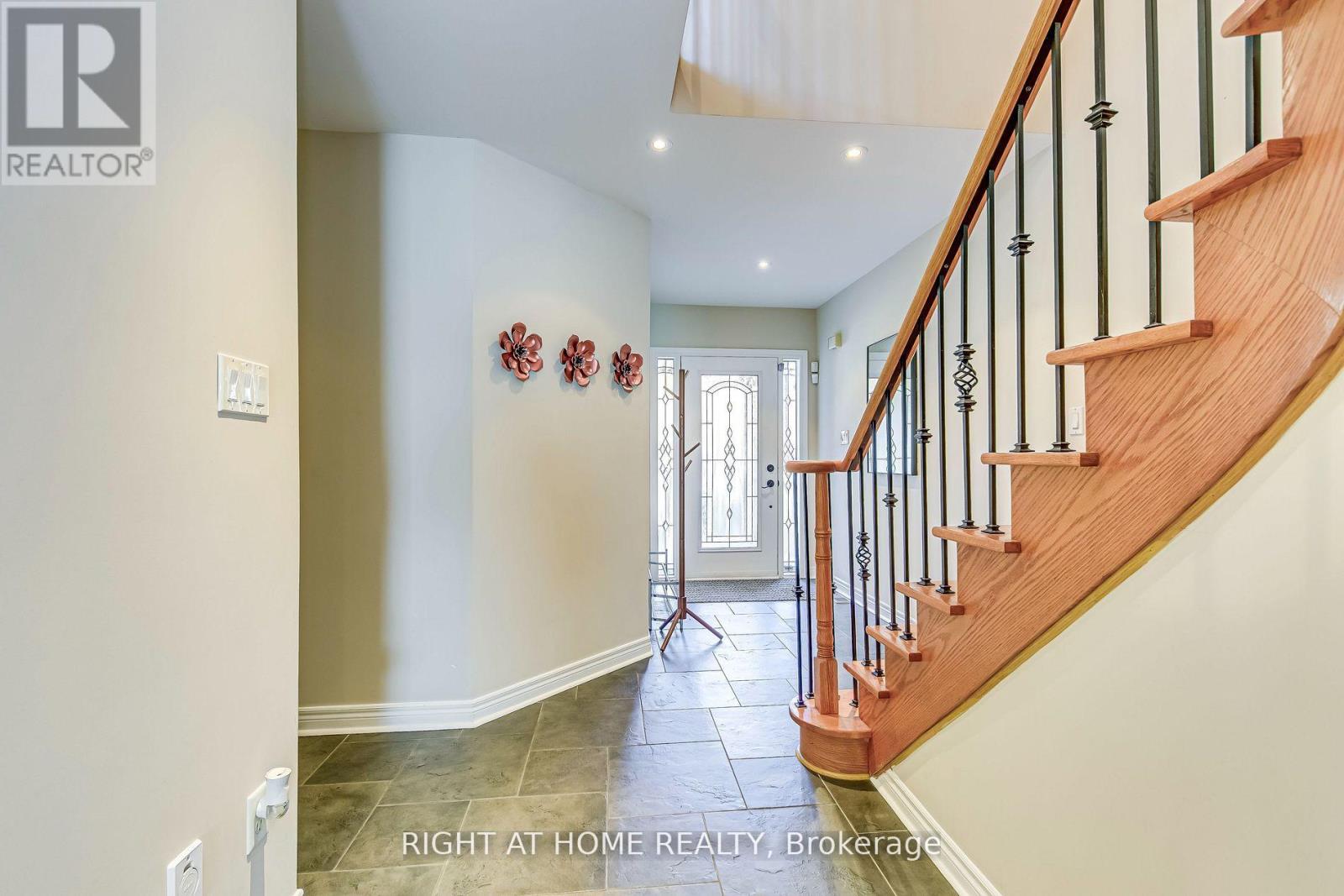 814 Brass Winds Place, Mississauga, Ontario  L5W 1T4 - Photo 10 - W12950684