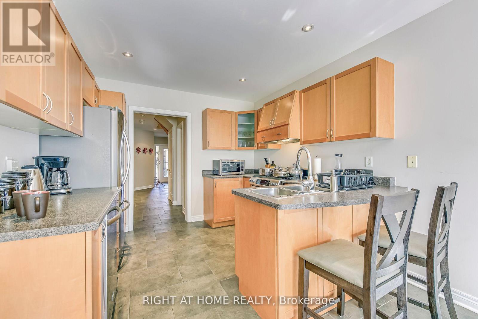 814 Brass Winds Place, Mississauga, Ontario  L5W 1T4 - Photo 13 - W12950684