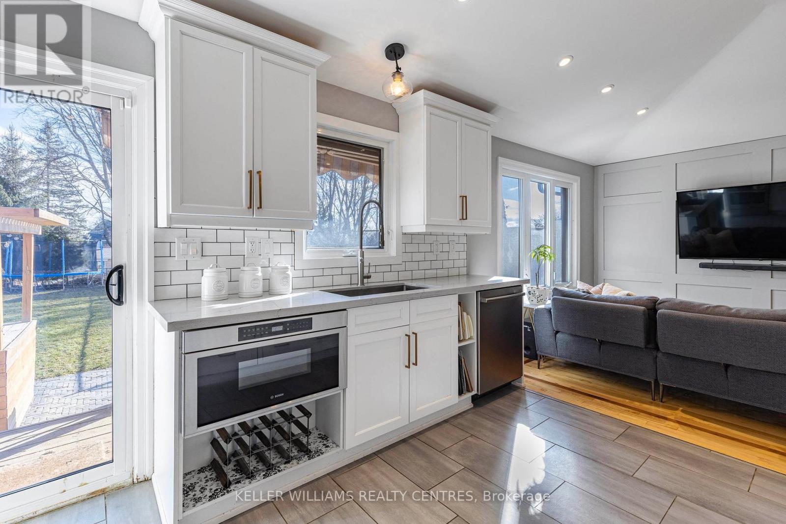 49 Jennifer Crescent, East Gwillimbury (Sharon), Ontario  L0G 1V0 - Photo 5 - N13016342