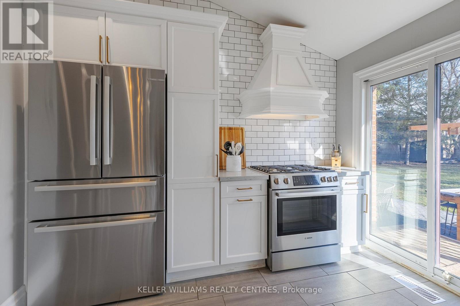 49 Jennifer Crescent, East Gwillimbury (Sharon), Ontario  L0G 1V0 - Photo 7 - N13016342