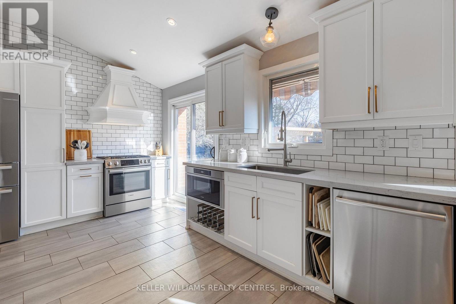 49 Jennifer Crescent, East Gwillimbury (Sharon), Ontario  L0G 1V0 - Photo 8 - N13016342