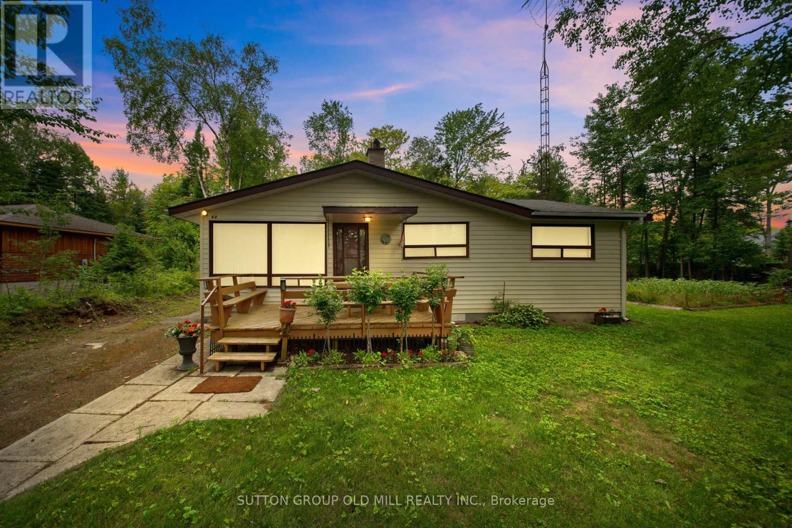 42 55th Street S, Wasaga Beach, Ontario  L9Z 1W9 - Photo 1 - S13016396