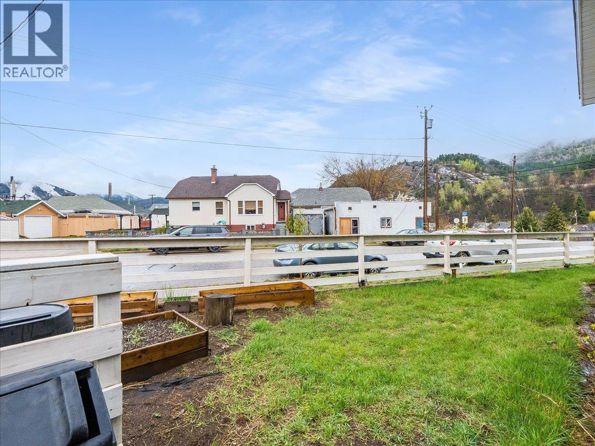 1706 Fourth Avenue, Trail, British Columbia  V1R 1S8 - Photo 6 - 10375475