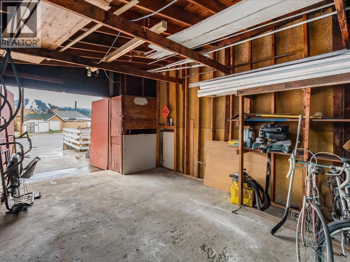 1706 Fourth Avenue, Trail, British Columbia  V1R 1S8 - Photo 3 - 10375475
