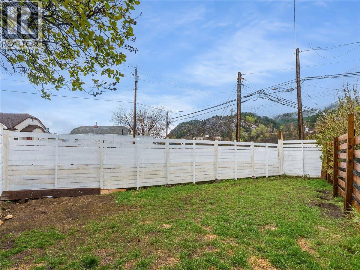 1706 Fourth Avenue, Trail, British Columbia  V1R 1S8 - Photo 8 - 10375475