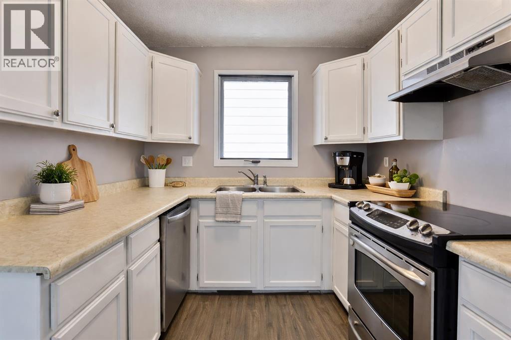 113 Cayuga Crescent W, Lethbridge, Alberta  T1H 6K5 - Photo 5 - A2302017