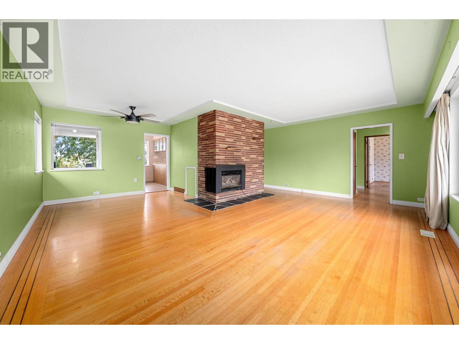 753 E 9th Street, North Vancouver, British Columbia  V7L 2C1 - Photo 9 - R3112746