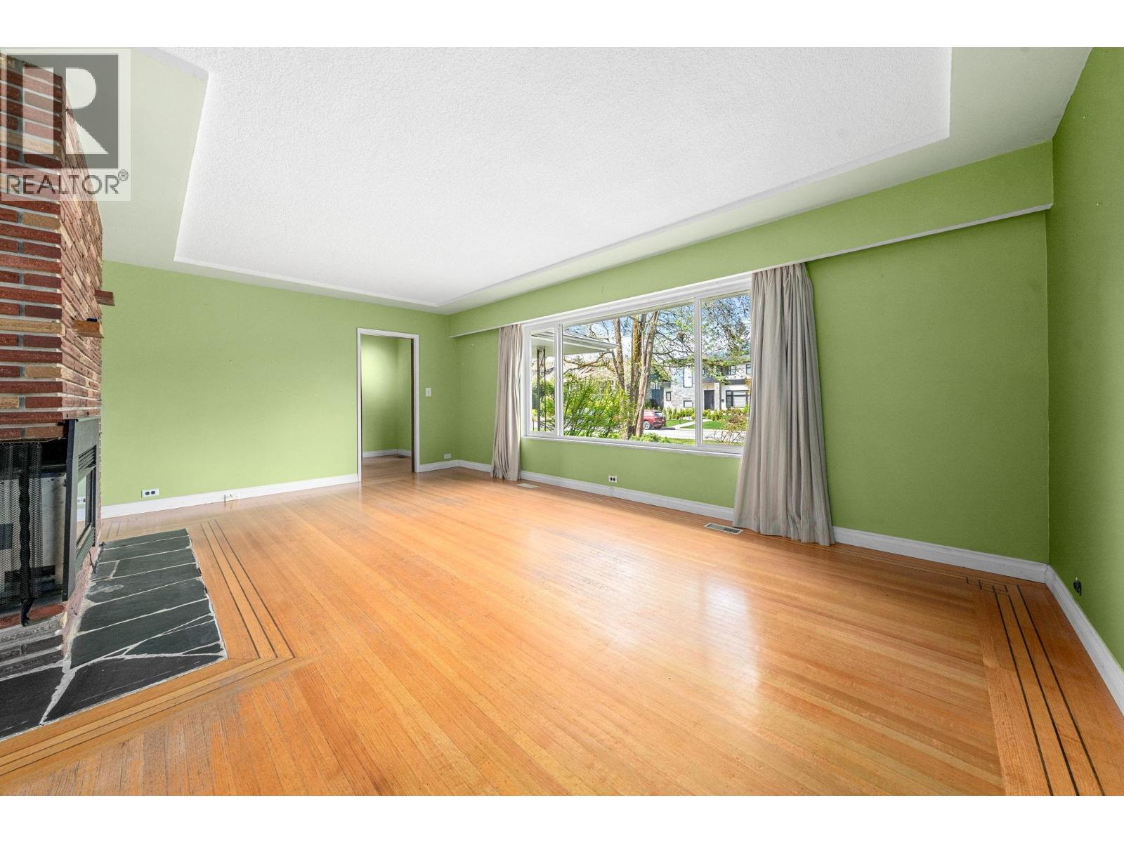 753 E 9th Street, North Vancouver, British Columbia  V7L 2C1 - Photo 10 - R3112746