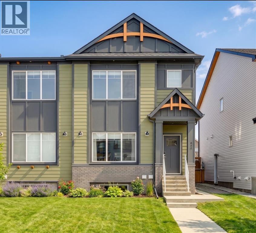 646 Rangeview Street SE, Calgary, Alberta  T3M 2K1 - Photo 2 - A2282157