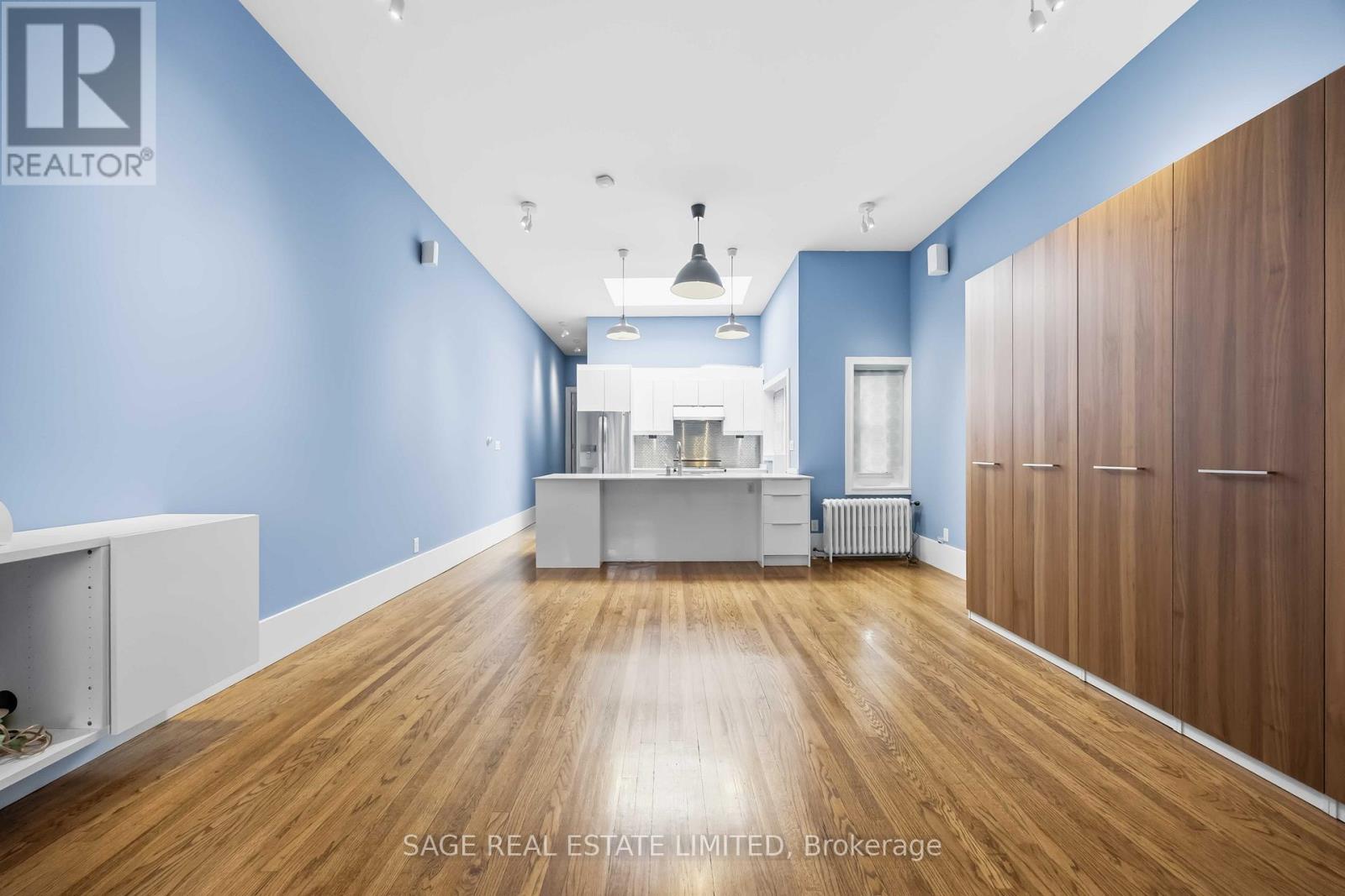 Upper - 251 High Park Avenue, Toronto, Ontario  M6P 2S5 - Photo 10 - W13016370