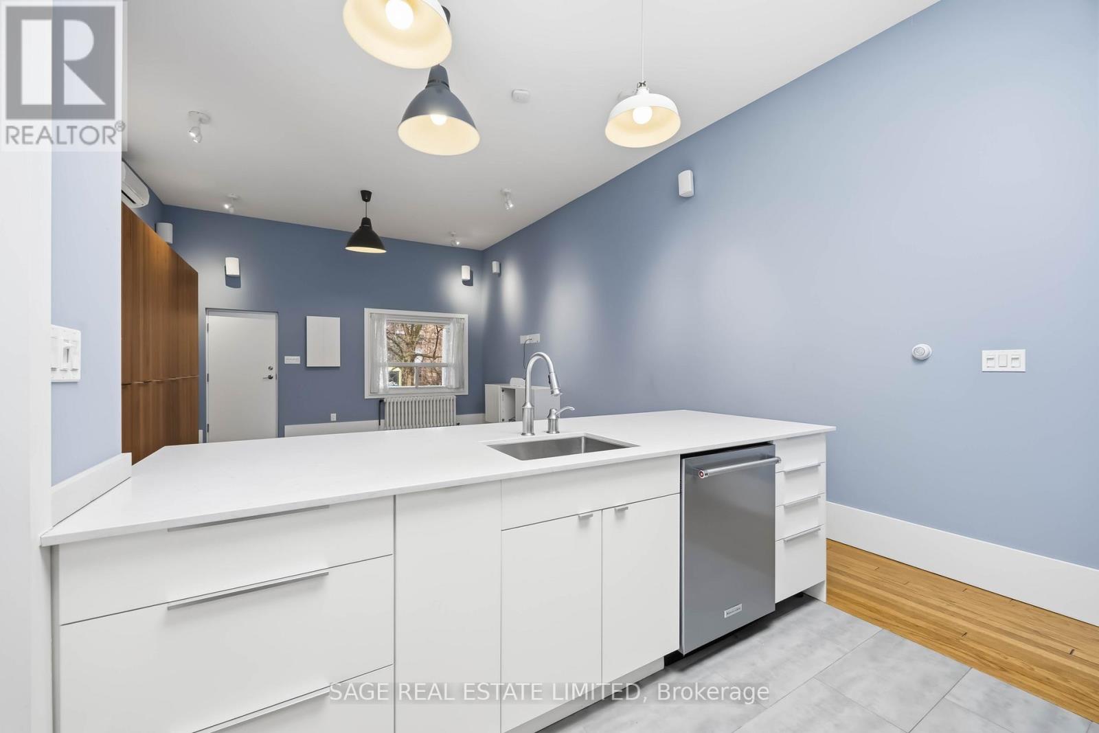 Upper - 251 High Park Avenue, Toronto, Ontario  M6P 2S5 - Photo 13 - W13016370