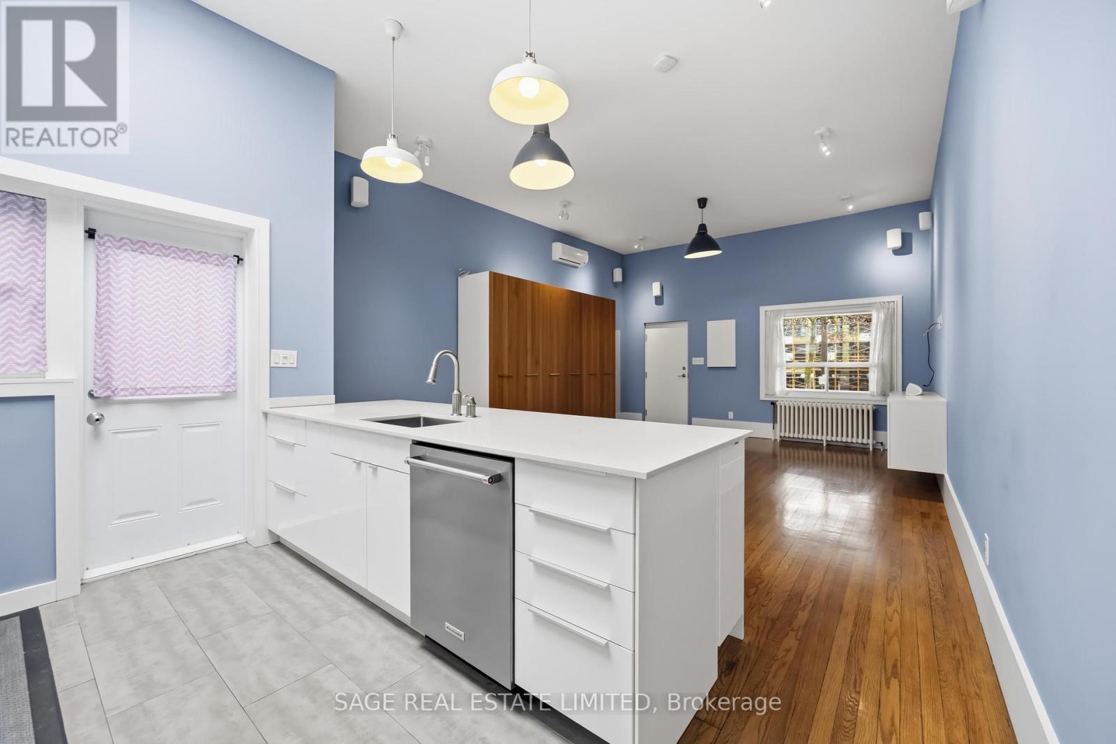 Upper - 251 High Park Avenue, Toronto, Ontario  M6P 2S5 - Photo 15 - W13016370