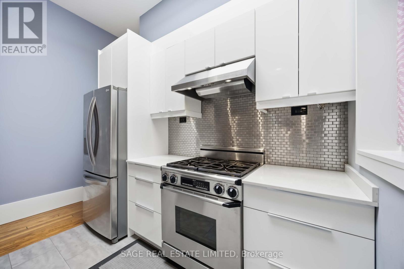 Upper - 251 High Park Avenue, Toronto, Ontario  M6P 2S5 - Photo 16 - W13016370