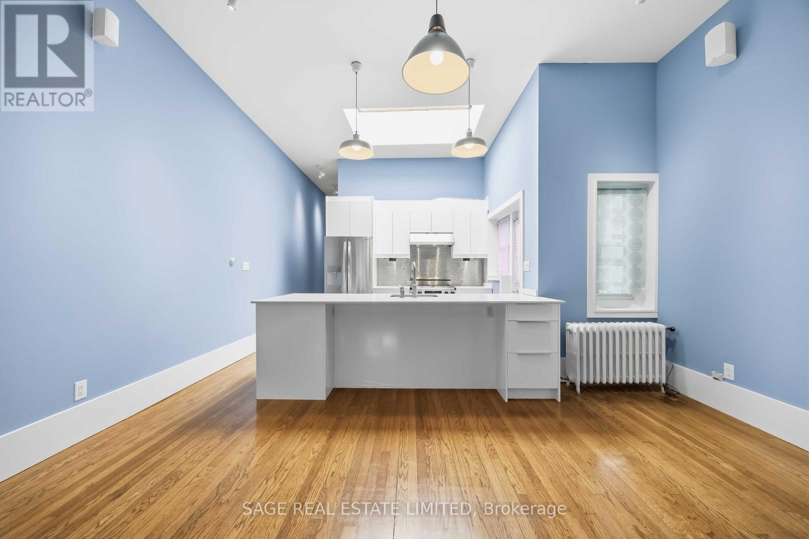 Upper - 251 High Park Avenue, Toronto, Ontario  M6P 2S5 - Photo 17 - W13016370