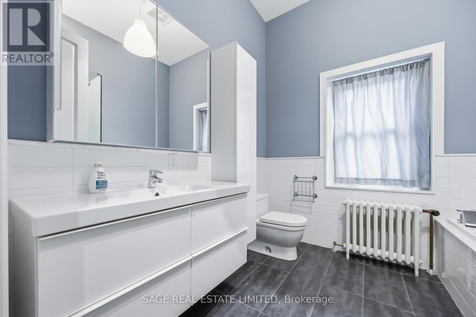 Upper - 251 High Park Avenue, Toronto, Ontario  M6P 2S5 - Photo 25 - W13016370