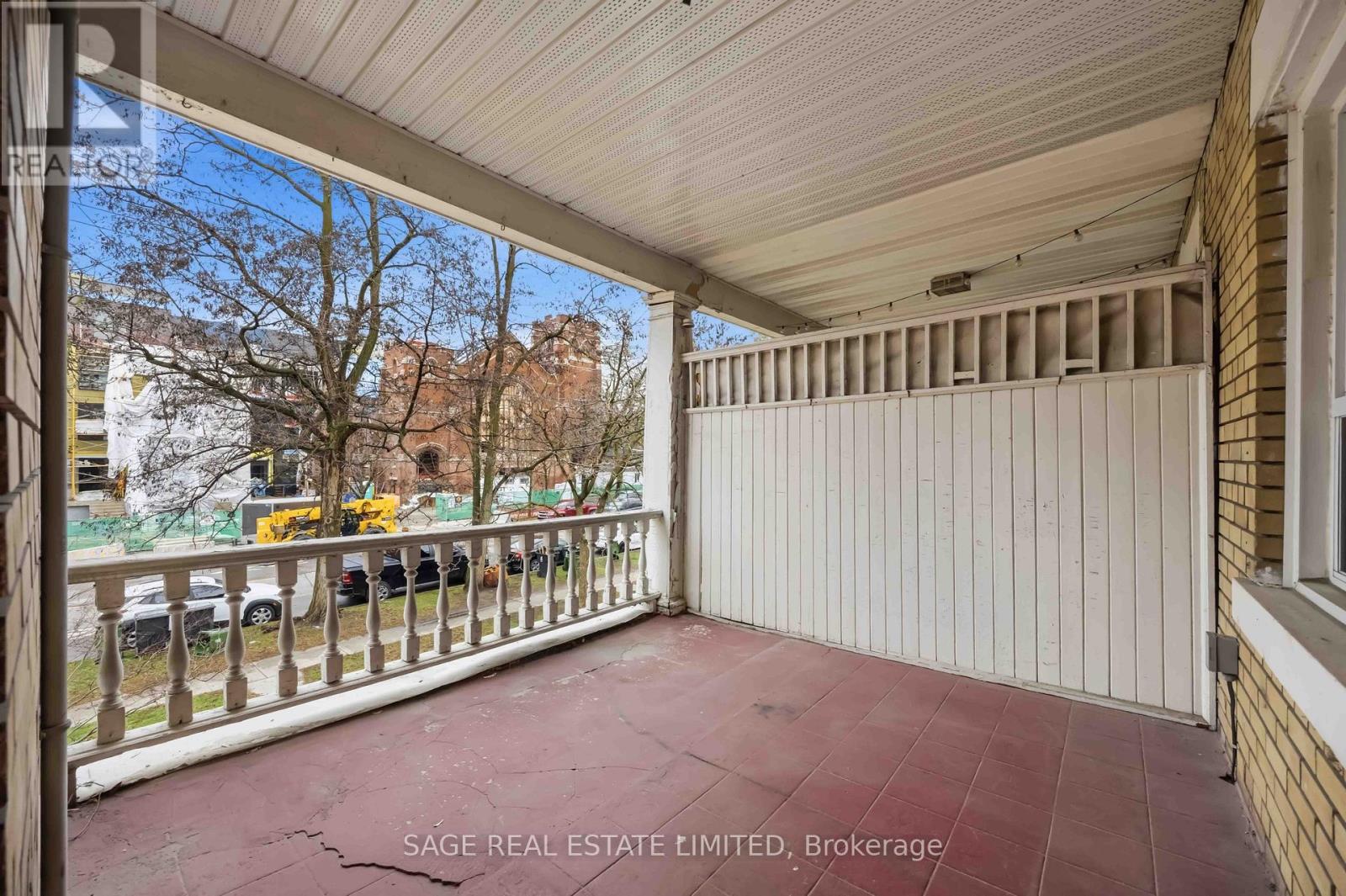 Upper - 251 High Park Avenue, Toronto, Ontario  M6P 2S5 - Photo 5 - W13016370