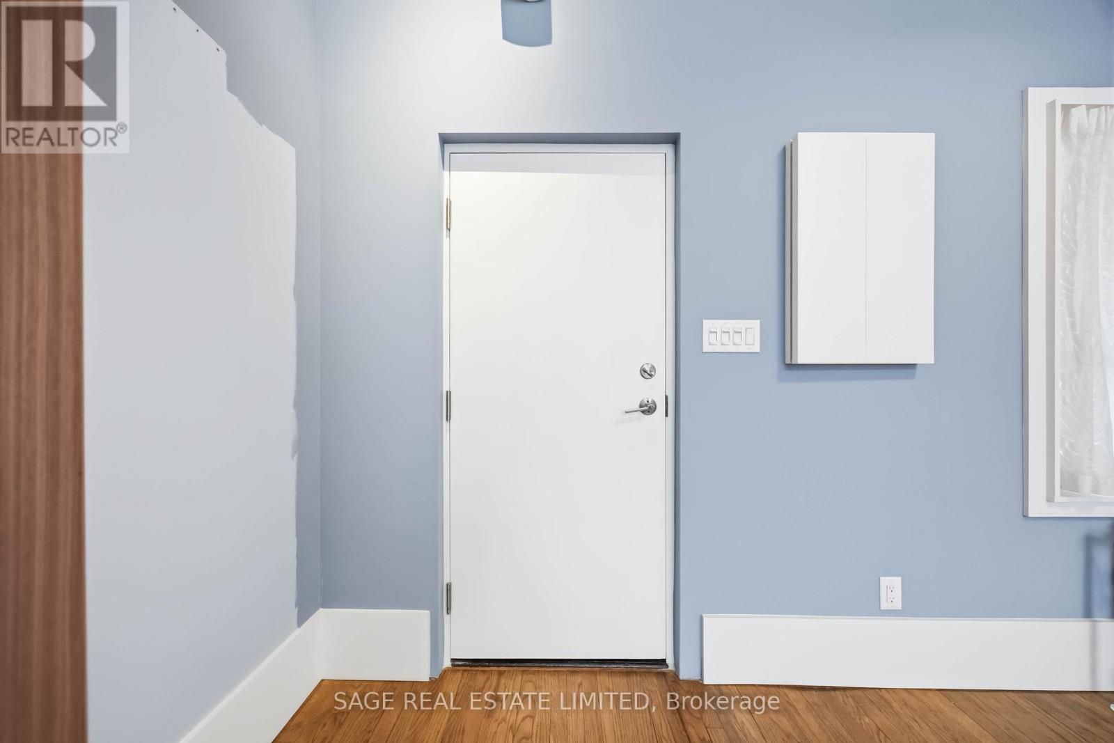 Upper - 251 High Park Avenue, Toronto, Ontario  M6P 2S5 - Photo 6 - W13016370