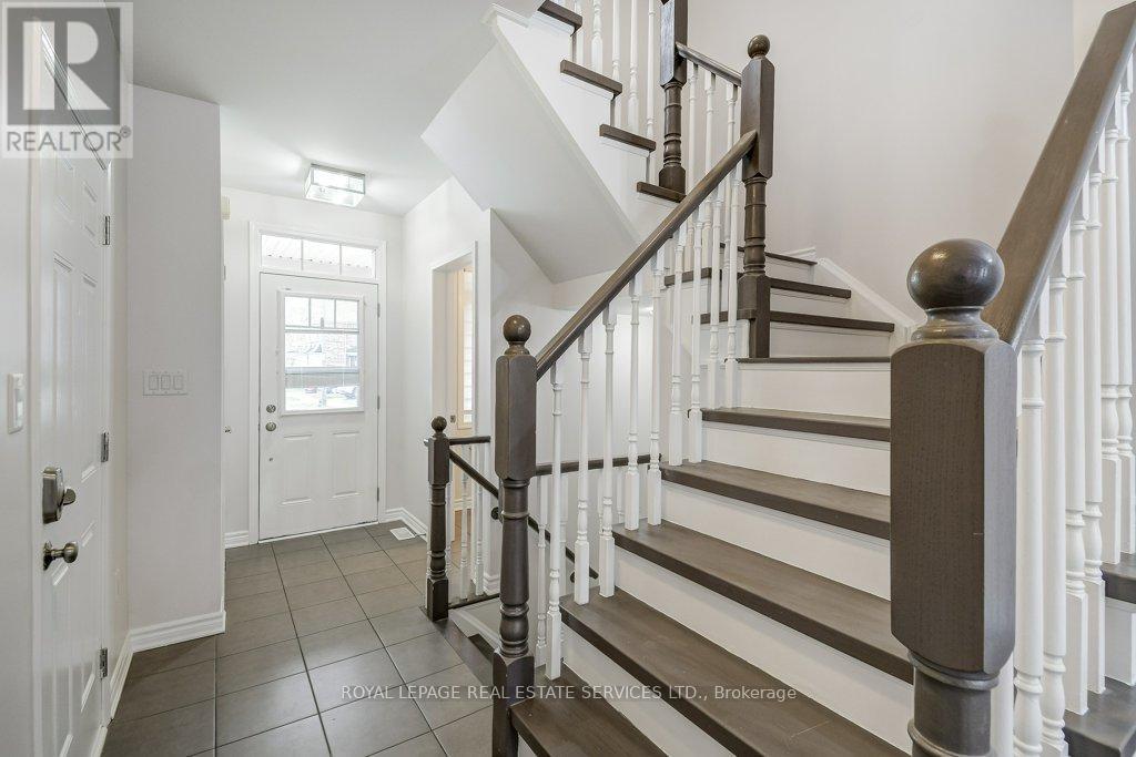 329 Gooding Crescent, Milton, Ontario  L9E 0A9 - Photo 2 - W13016398