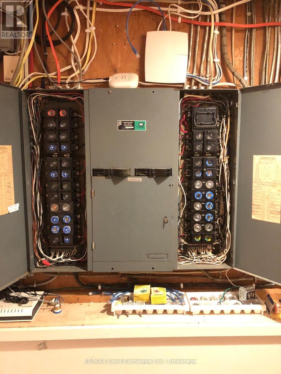 16 Penetangore Row S, Huron-Kinloss, Ontario  N2Z 2N6 - Photo 26 - X12862914