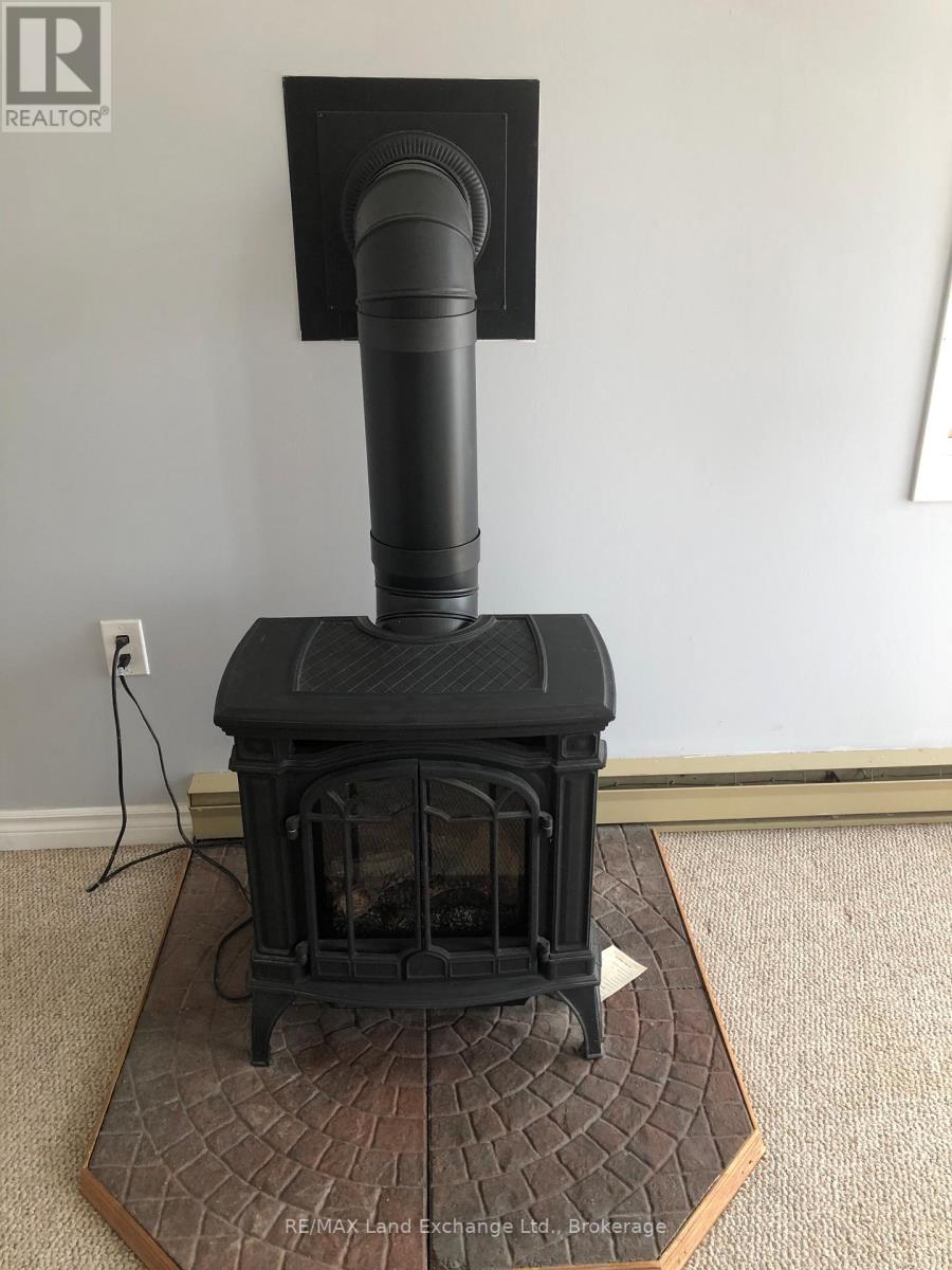 16 Penetangore Row S, Huron-Kinloss, Ontario  N2Z 2N6 - Photo 22 - X12862914