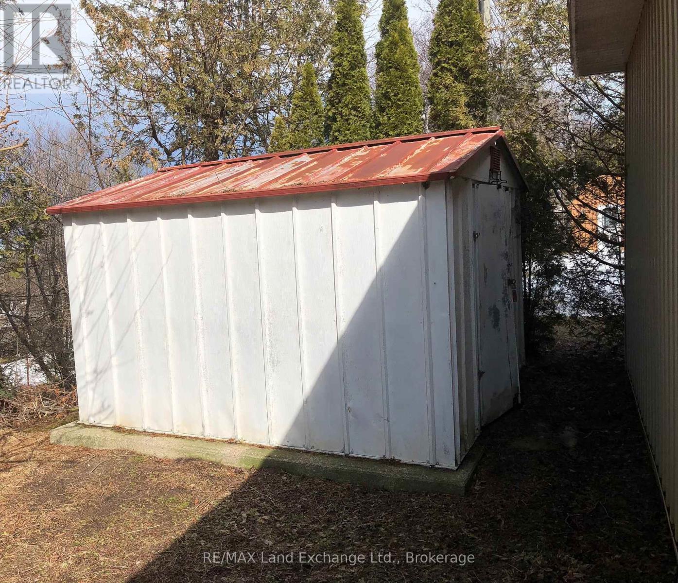 16 Penetangore Row S, Huron-Kinloss, Ontario  N2Z 2N6 - Photo 25 - X12862914