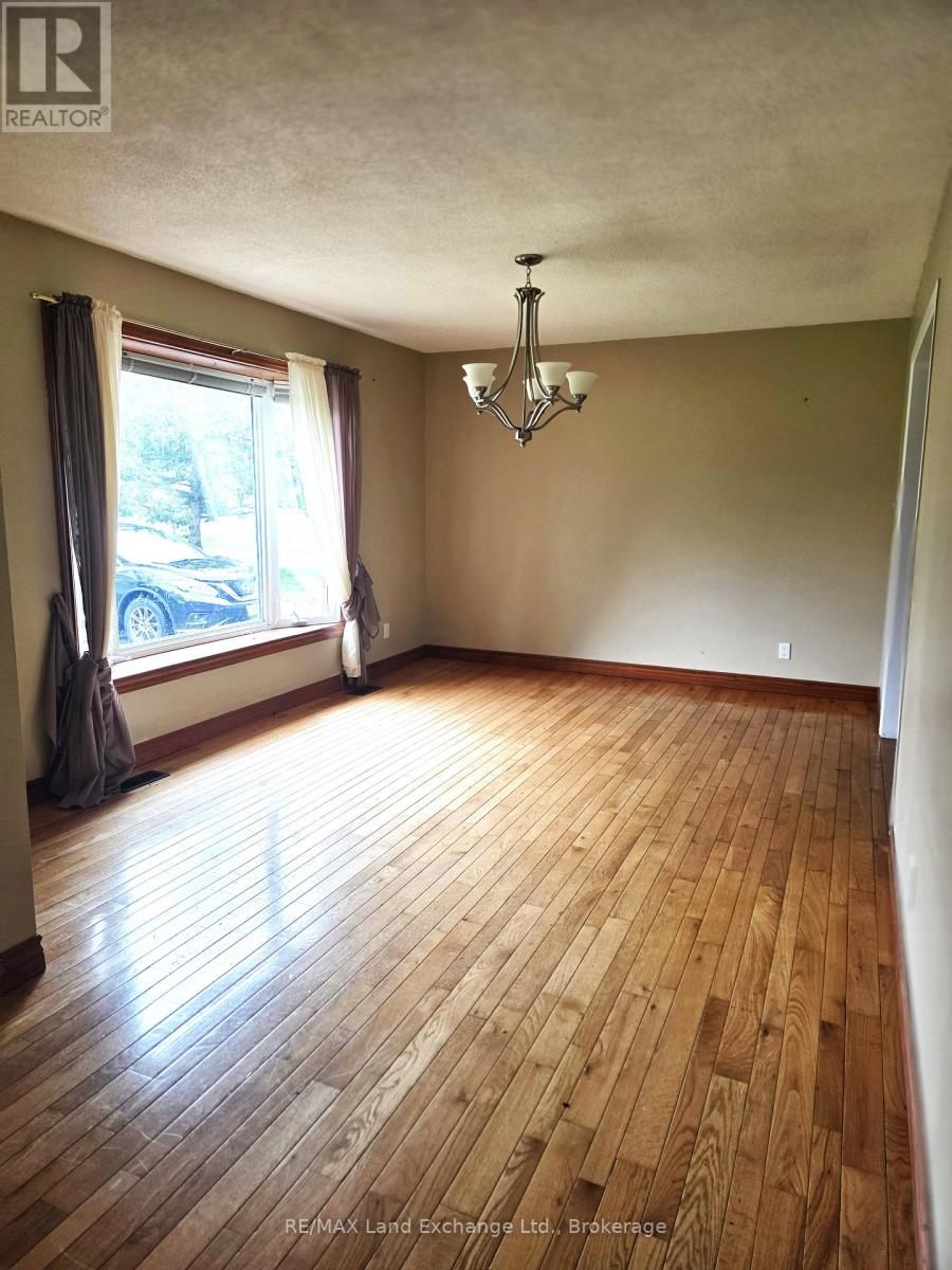 16 Penetangore Row S, Huron-Kinloss, Ontario  N2Z 2N6 - Photo 12 - X12862914