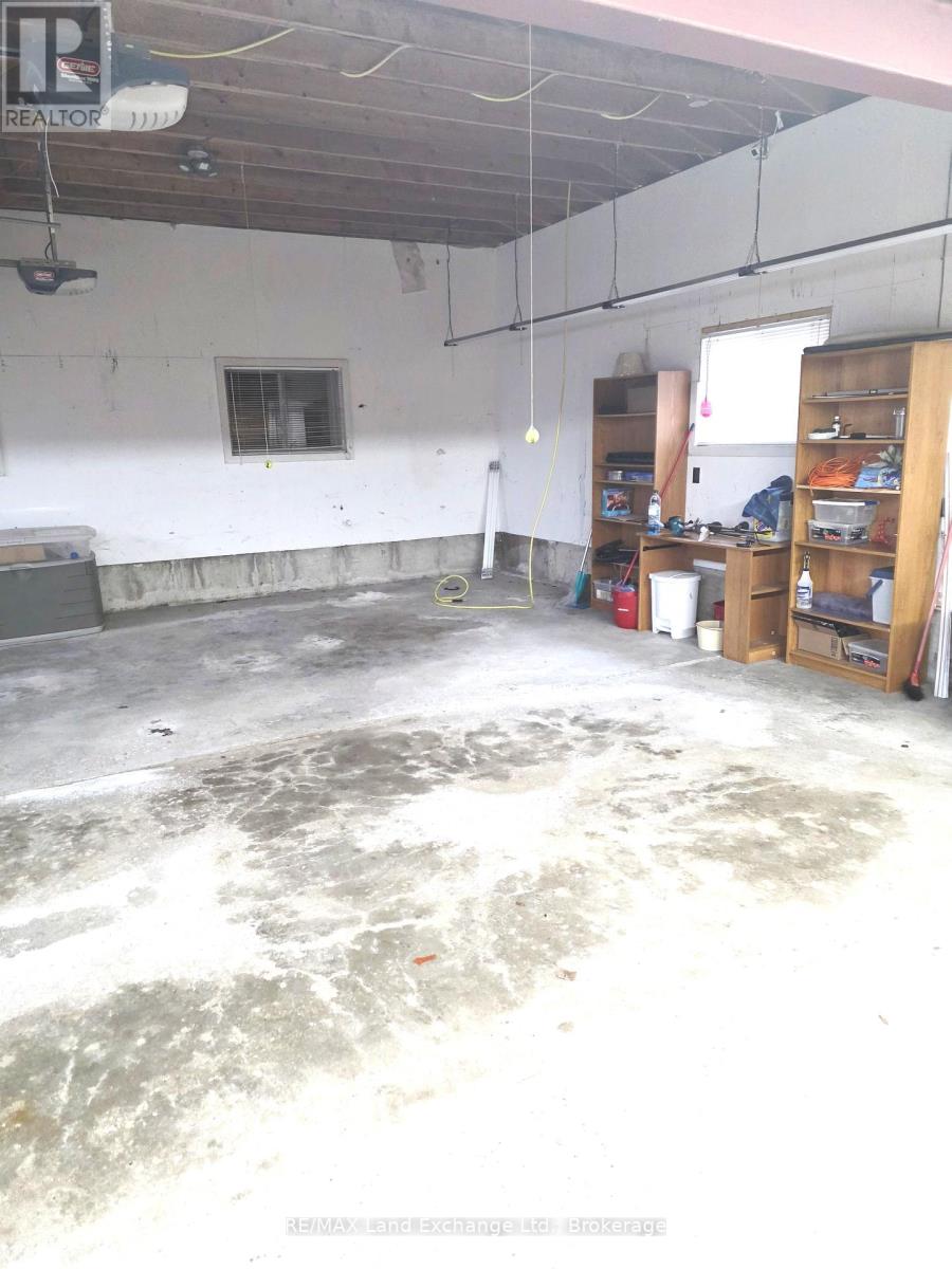 16 Penetangore Row S, Huron-Kinloss, Ontario  N2Z 2N6 - Photo 4 - X12862914