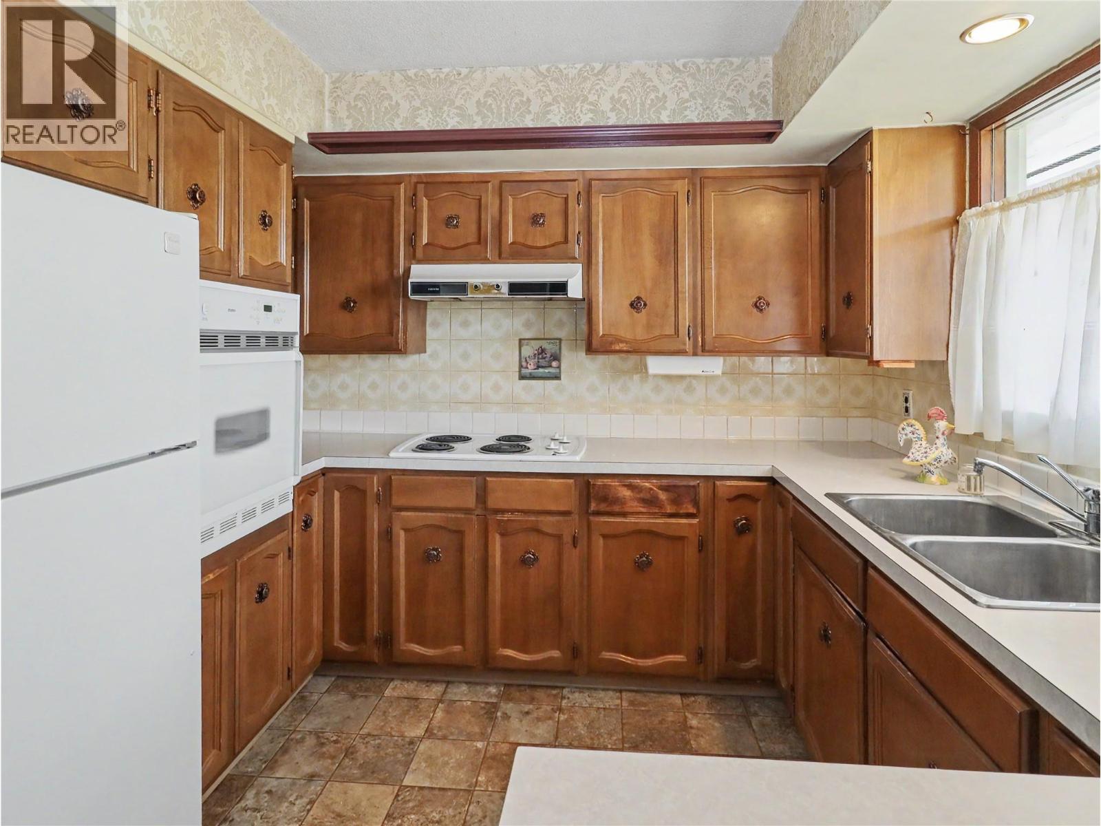 2990 68th Avenue, Grand Forks, British Columbia  V0H 1H0 - Photo 6 - 10384021