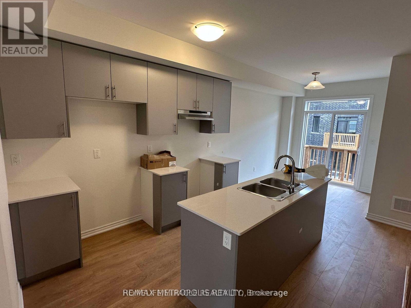 783 Kootenay Path, Oshawa, Ontario  L1H 0A7 - Photo 3 - E13016430