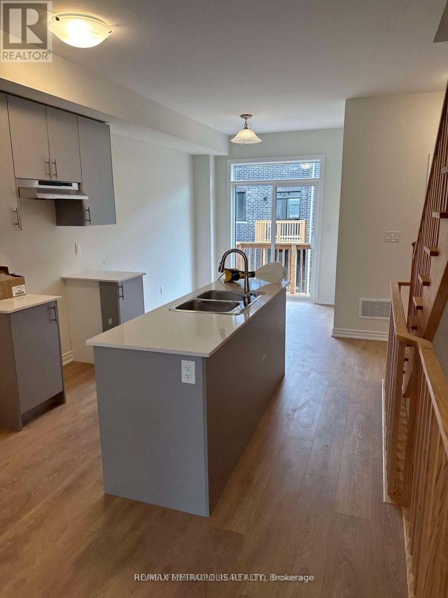 783 Kootenay Path, Oshawa, Ontario  L1H 0A7 - Photo 4 - E13016430