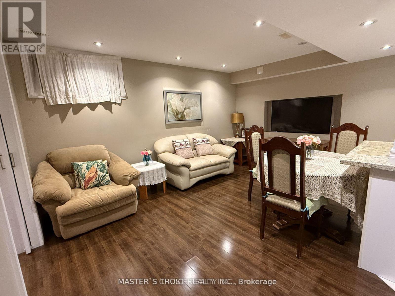 206 Aspenwood Dr Drive, Newmarket, Ontario  L3X 3L1 - Photo 2 - N13016410