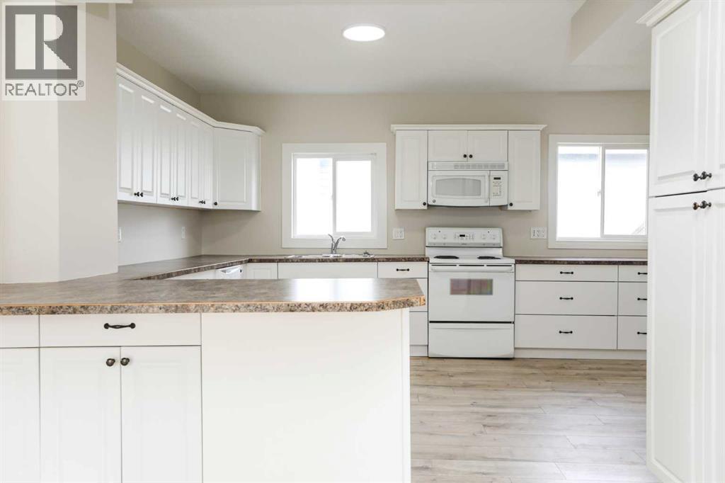 169 Heritage Road S, Magrath, Alberta  T0K 1J0 - Photo 11 - A2302465