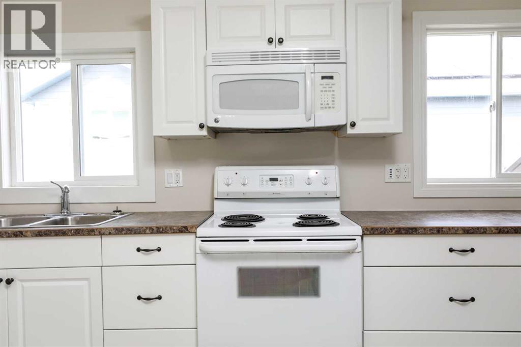 169 Heritage Road S, Magrath, Alberta  T0K 1J0 - Photo 12 - A2302465