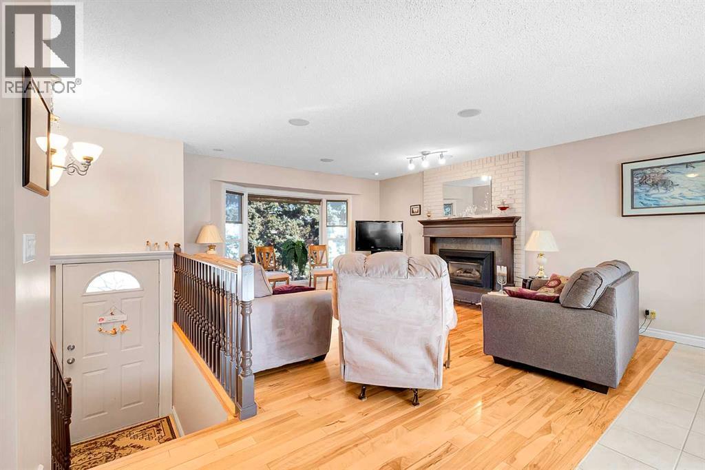 51 Bermondsey Place Nw, Calgary, Alberta  T3K 1V6 - Photo 6 - A2302844