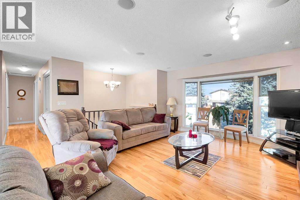 51 Bermondsey Place Nw, Calgary, Alberta  T3K 1V6 - Photo 8 - A2302844