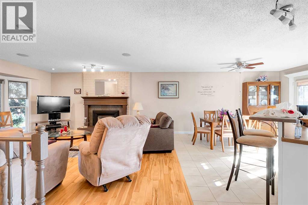 51 Bermondsey Place Nw, Calgary, Alberta  T3K 1V6 - Photo 5 - A2302844