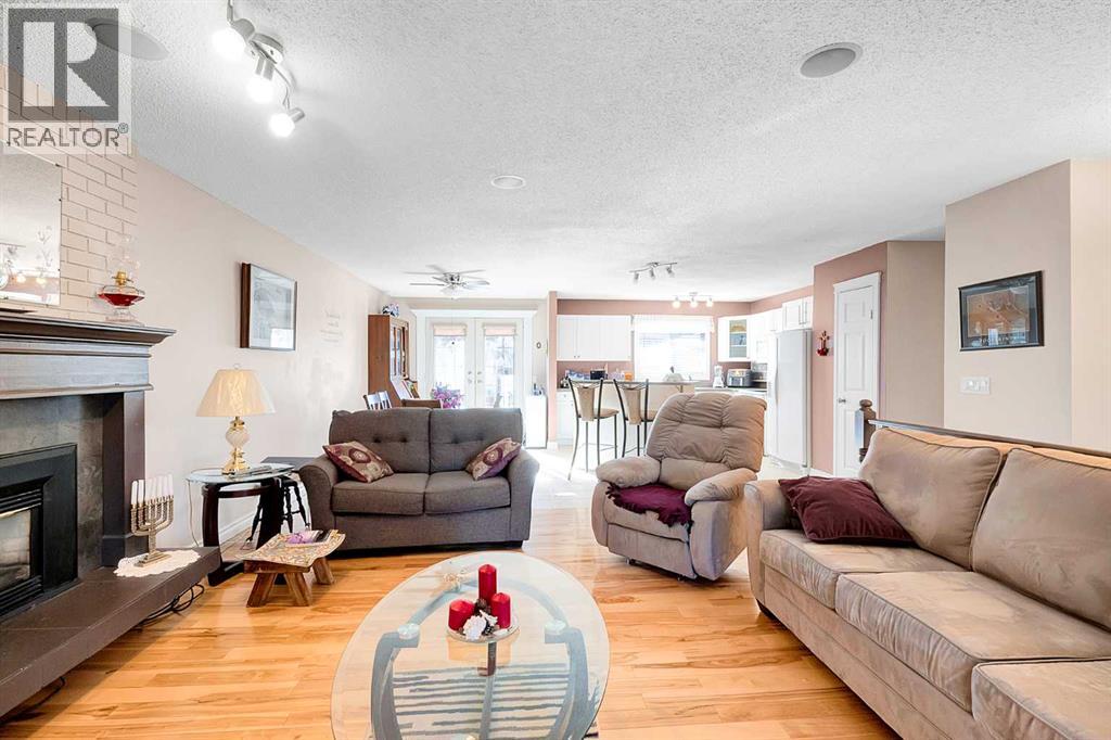 51 Bermondsey Place Nw, Calgary, Alberta  T3K 1V6 - Photo 9 - A2302844