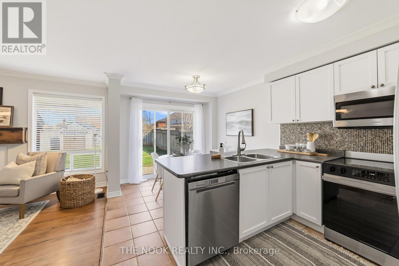 1556 Harwood Drive, Milton (Cl Clarke), Ontario  L9T 5K1 - Photo 7 - W13016528