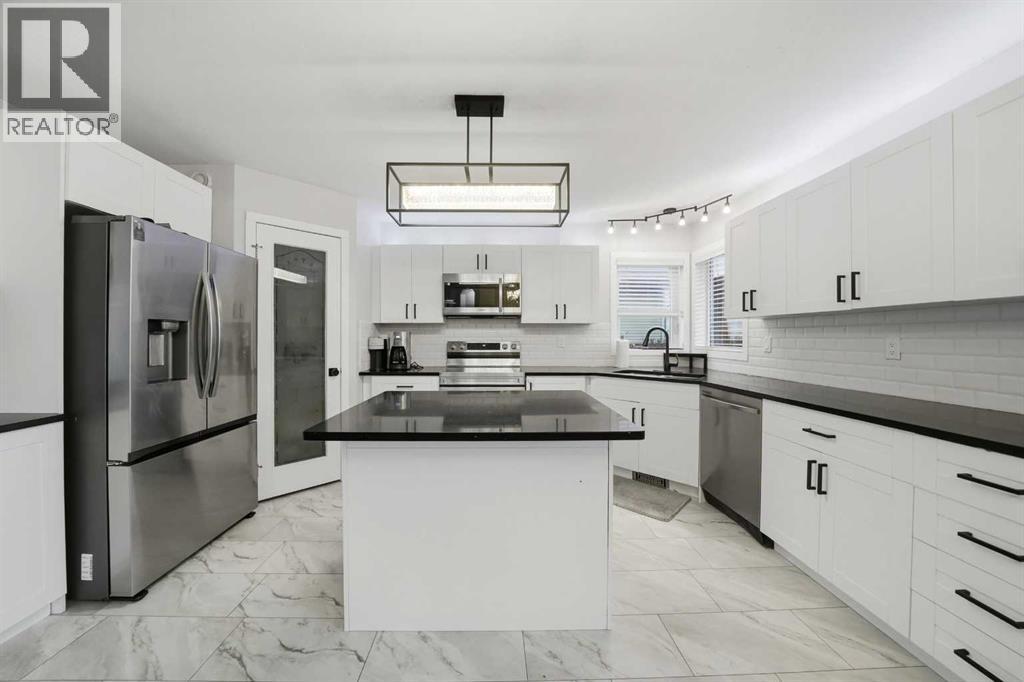 115 Kirkland Close, Red Deer, Alberta  T4P 4A4 - Photo 11 - A2301743