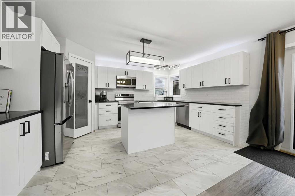 115 Kirkland Close, Red Deer, Alberta  T4P 4A4 - Photo 9 - A2301743