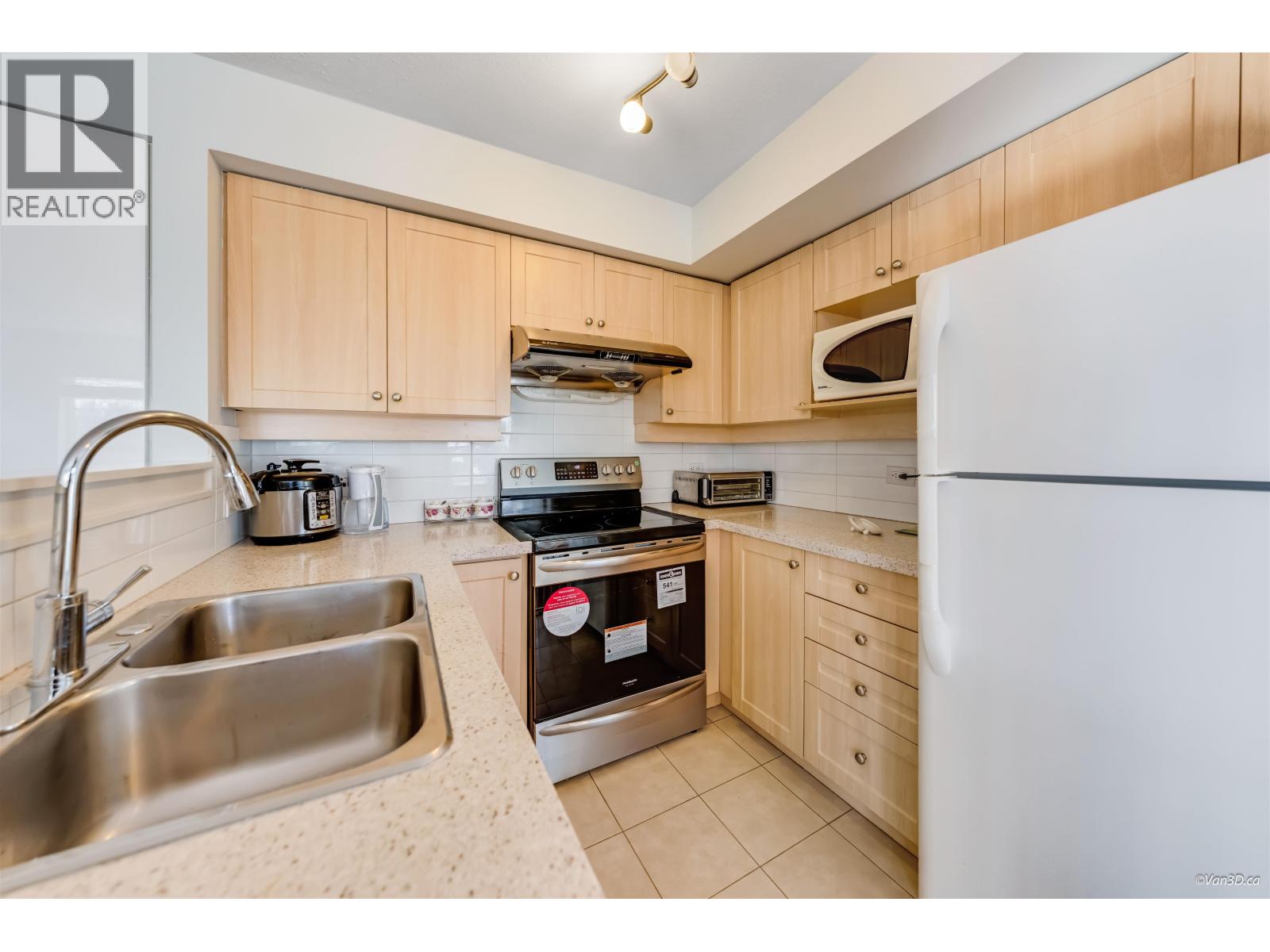 3 7179 18th Avenue, Burnaby, British Columbia  V3N 1H2 - Photo 6 - R3093088