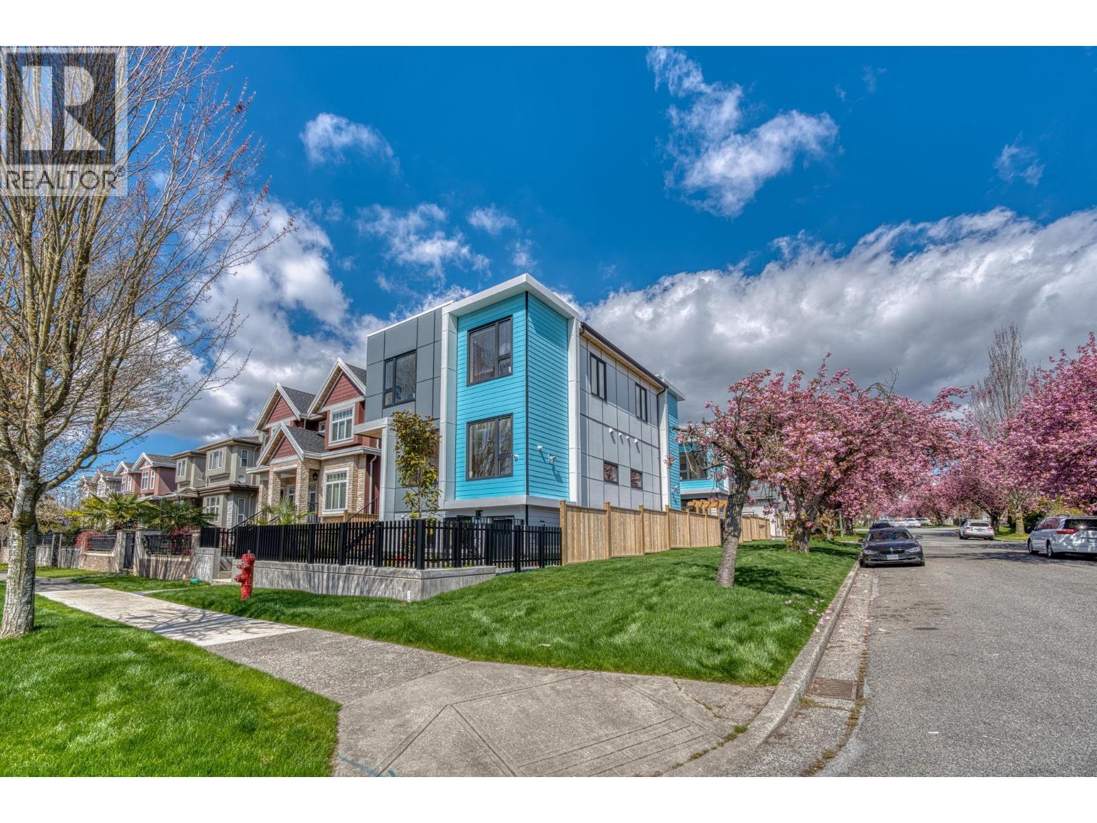 2 1495 E 58TH AVENUE, Vancouver, British Columbia